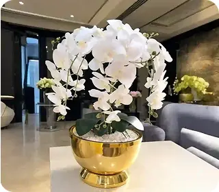گلدان ارکیده رومیزی مصنوعی فروشگاه دکورسازی با شاخه شکوفه ارکیده و گلدان استیل طلایی
